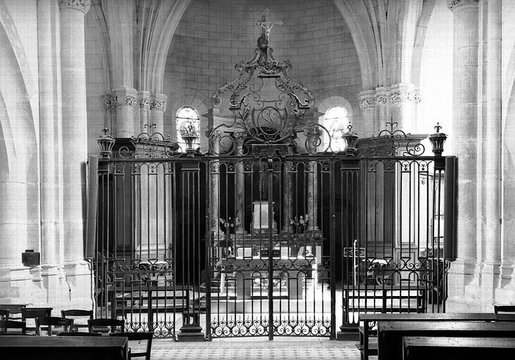 Intérieur, dais du maître-autel en bois sculpté et marbre