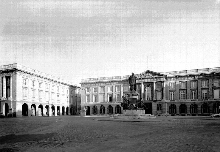 Vue d'ensemble : Angle est. Façade de la sous-préfecture