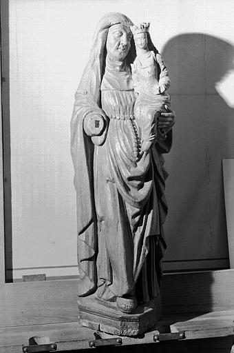 Statue de sainte Anne portant la Vierge, en bois