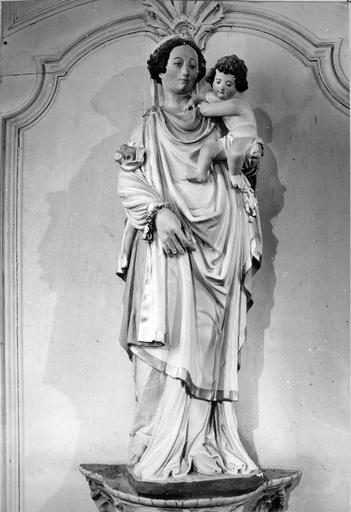 statue du retable du maître-autel : Vierge à l'Enfant