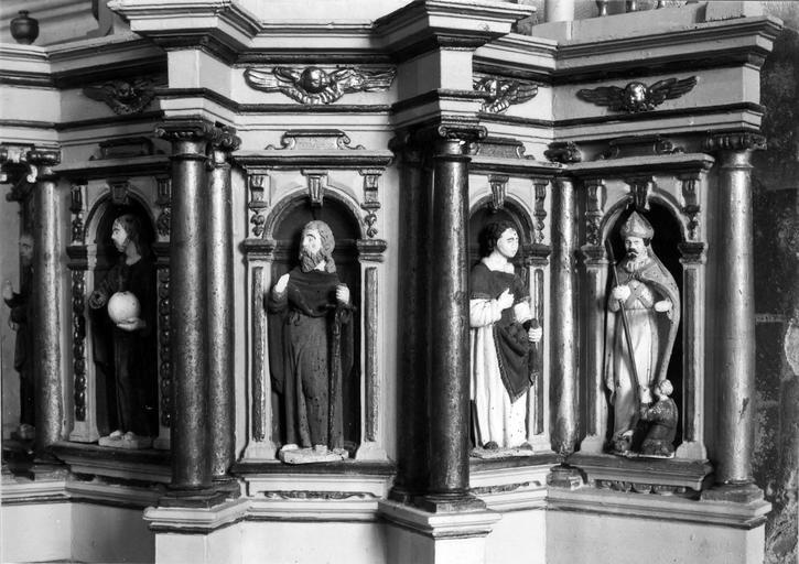 tabernacle du retable du maître-autel avec statuettes