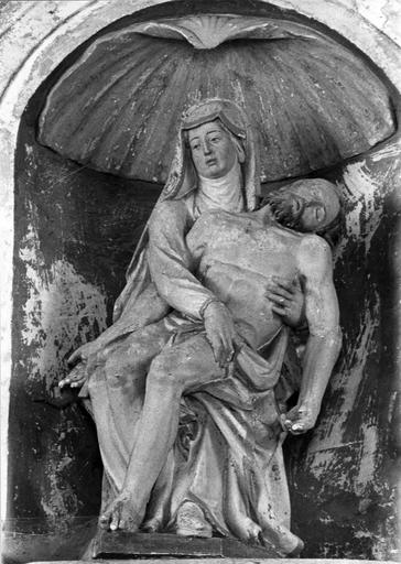 groupe sculpté : Vierge de Pitié - © Ministère de la Culture (France), Médiathèque du patrimoine et de la photographie (objets mobiliers), tous droits réservés