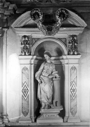 statue : sainte Barbe du retable du maître-autel - © Ministère de la Culture (France), Médiathèque du patrimoine et de la photographie (objets mobiliers), tous droits réservés