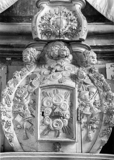 autel, retable, détail d'un motif décoratif sculpté