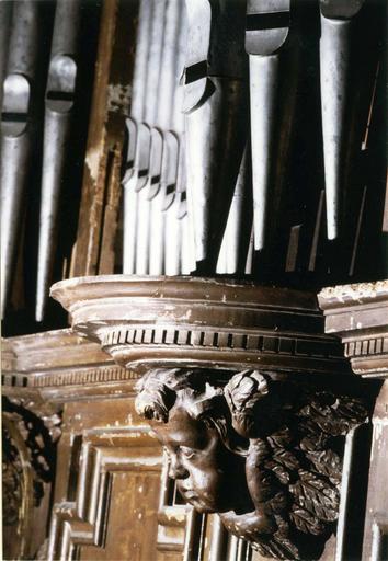 buffet d'orgue, détail d'une console sculptée : tête d'ange