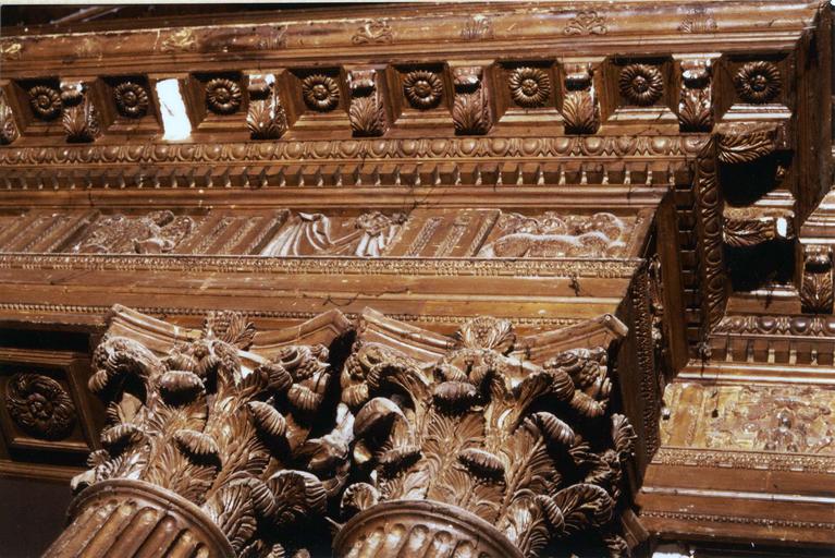 buffet d'orgue, détail de la tribune, vue du dessous, chapiteaux sculptés