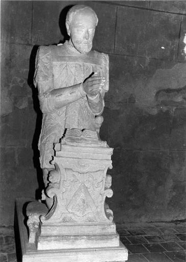 statue funéraire (grandeur nature)
