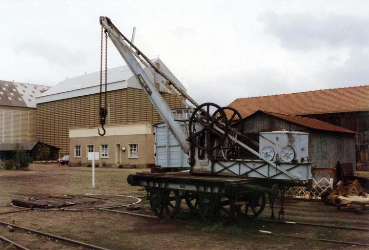 wagon plat porte-grue