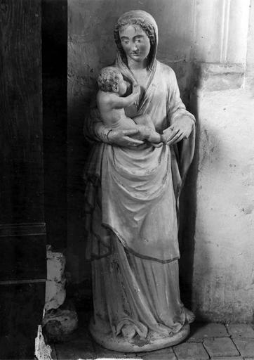 statue : Vierge à l'Enfant, statue du retable du croisillon nord - © Ministère de la Culture (France), Médiathèque du patrimoine et de la photographie (objets mobiliers), tous droits réservés