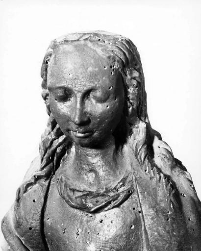 statuette : Vierge de l'Annonciation, détail du visage - © Ministère de la Culture (France), Médiathèque du patrimoine et de la photographie (objets mobiliers), tous droits réservés