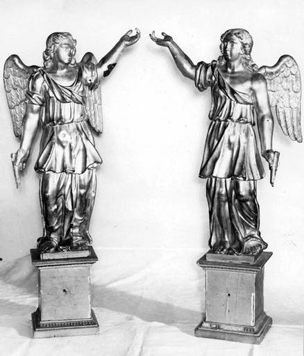 statuettes : deux anges - © Ministère de la Culture (France), Médiathèque du patrimoine et de la photographie (objets mobiliers), tous droits réservés