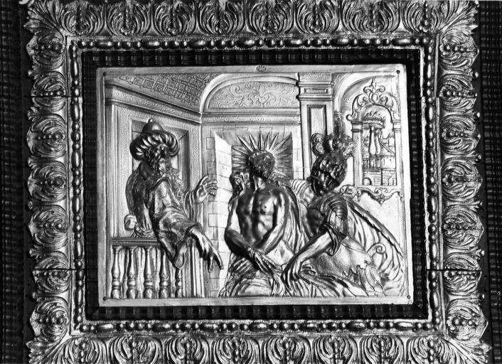 tableau - relief en cuivre doré : Ecce Homo - © Ministère de la Culture (France), Médiathèque du patrimoine et de la photographie (objets mobiliers), tous droits réservés