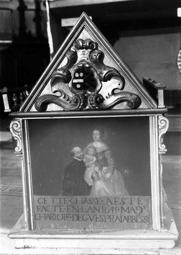 châsse-reliquaire de saint Julien provenant de l'abbaye Saint-Julien du Pré