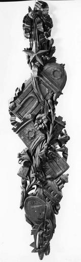chute sculptée en demi-relief provenant des autels du jubé de Mgr de Grimaldi