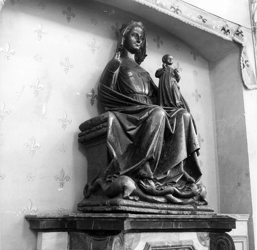 statue : Vierge à l'Enfant