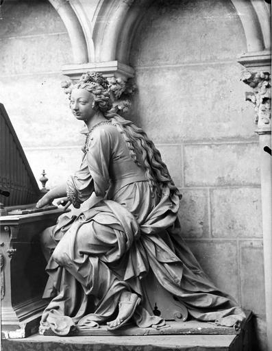 statue : Sainte Cécile jouant de l'orgue