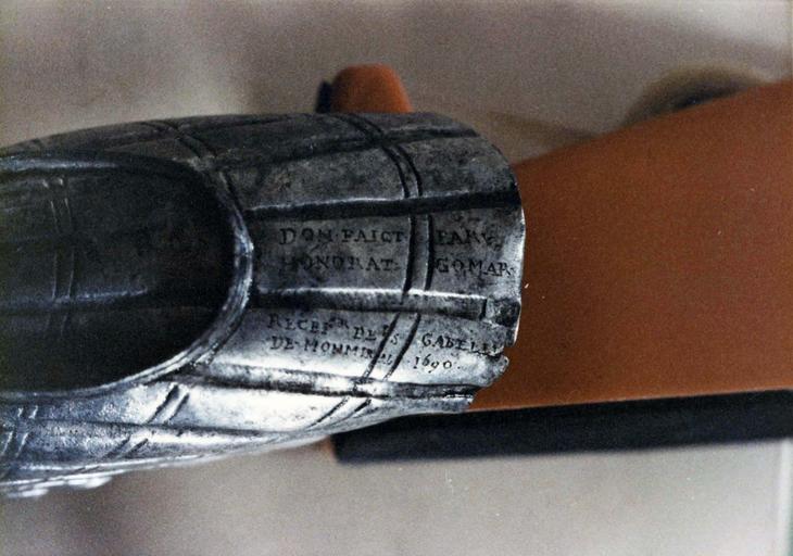 fonts baptismaux (coquille des fonts baptismaux), inscription - © Ministère de la Culture (France), Médiathèque du patrimoine et de la photographie (objets mobiliers), tous droits réservés