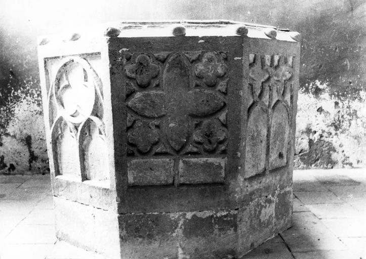 fonts baptismaux (cuve baptismale)