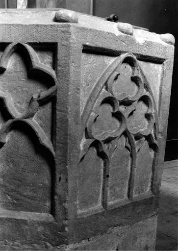 fonts baptismaux (cuve baptismale)