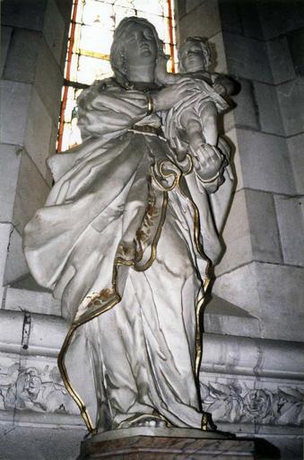 statue : Vierge à l'Enfant