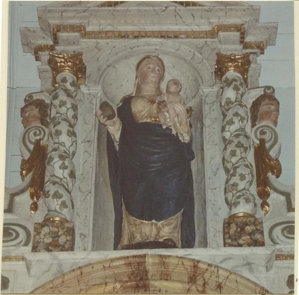 statue du retable : Vierge à l'enfant, vue générale - © Ministère de la Culture (France), Médiathèque du patrimoine et de la photographie (objets mobiliers), tous droits réservés