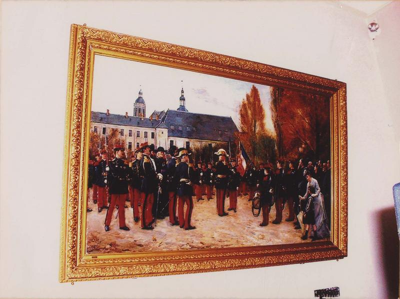 tableau et son cadre : remise de la médaille militaire à l'élève Pichon, vue générale