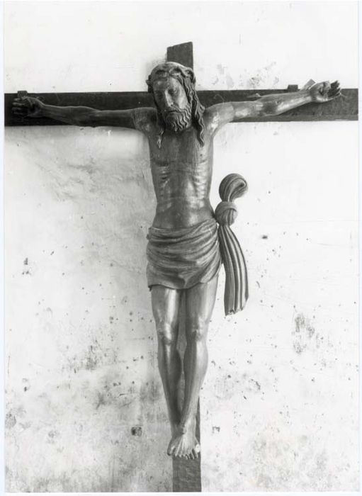 statue : Christ en croix