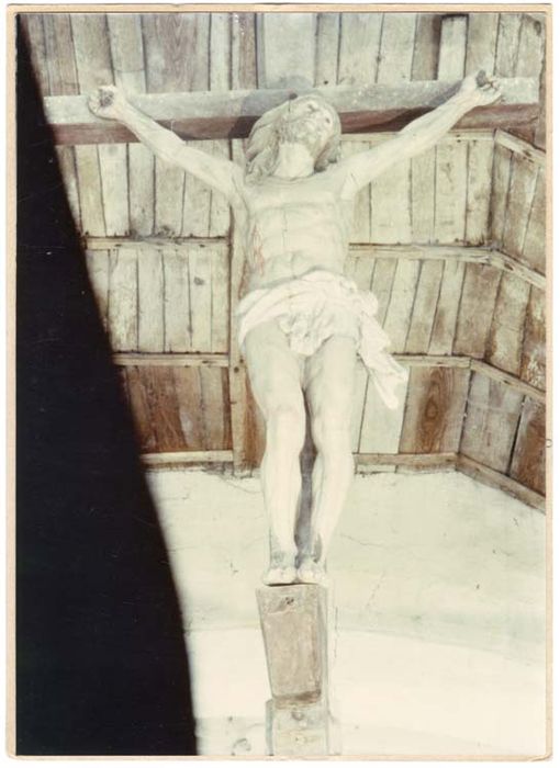 statue : Christ en croix