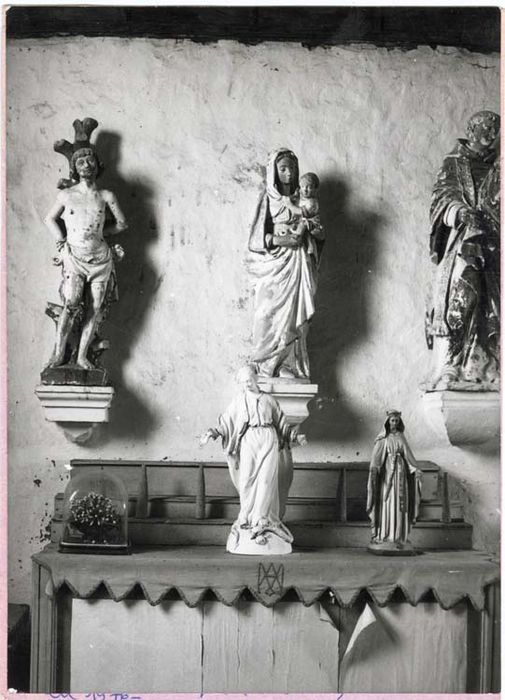 cinq statues : Saint Sébastien et Vierge à l'Enfant, Vierge, Vierge au serpent, Saint Hyacinthe de Cracovie