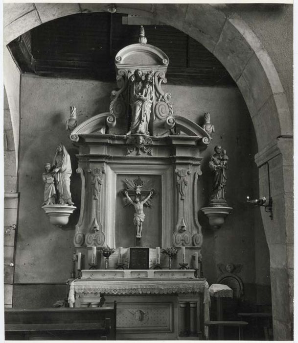 statues : Education de la Vierge, Vierge à l'Enfant, Saint Joseph a l’enfant, Retable, Maître autel