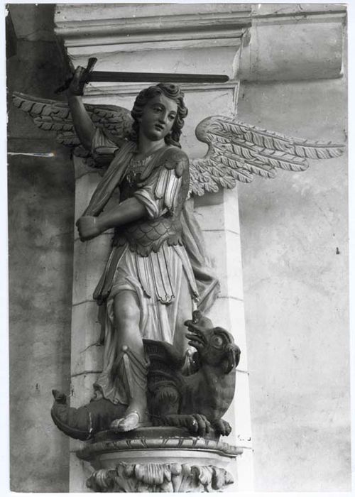 groupe sculpté : Saint Michel terrassant le dragon - © Ministère de la Culture (France), Médiathèque du patrimoine et de la photographie, diffusion GrandPalaisRmn Photo