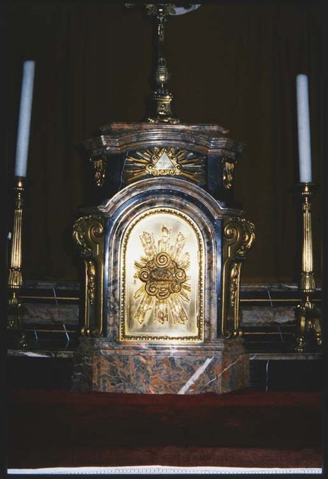 tabernacle et deux flambeaux