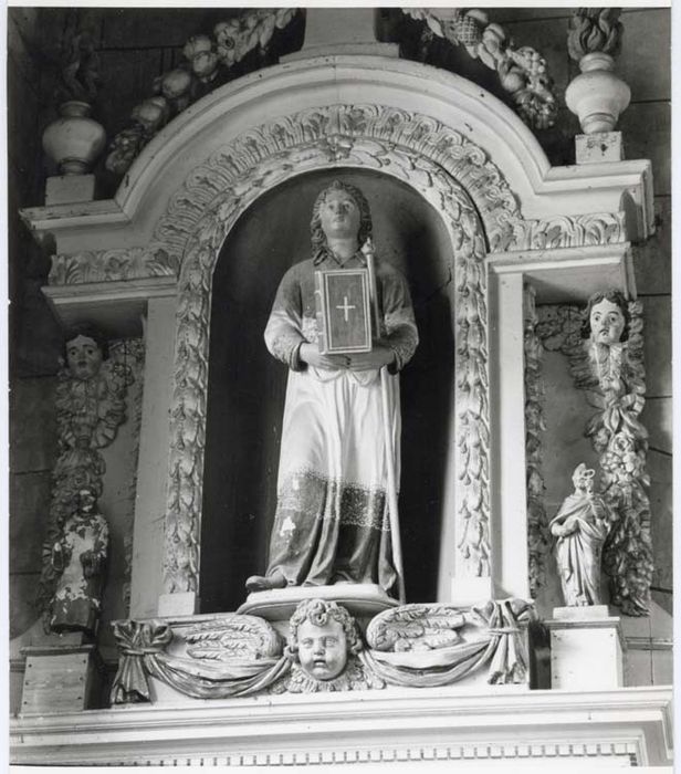 statue : Saint Pierre, retables latéraux