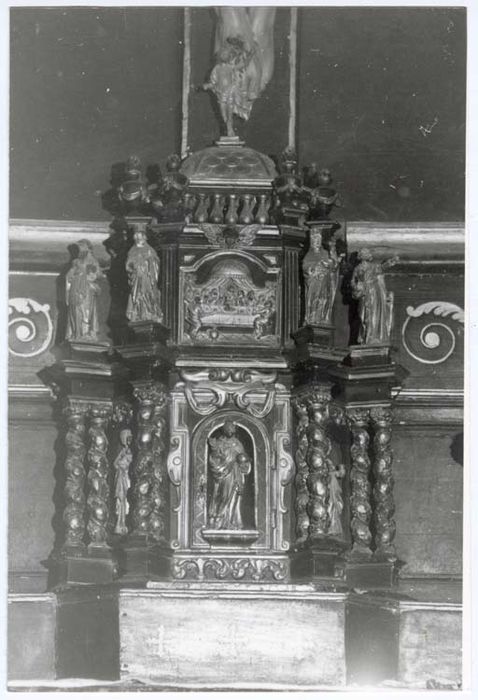 Retable du maître-autel, tabernacle, deux statues : Saint Côme et Saint Damien et haut-relief : Père éternel