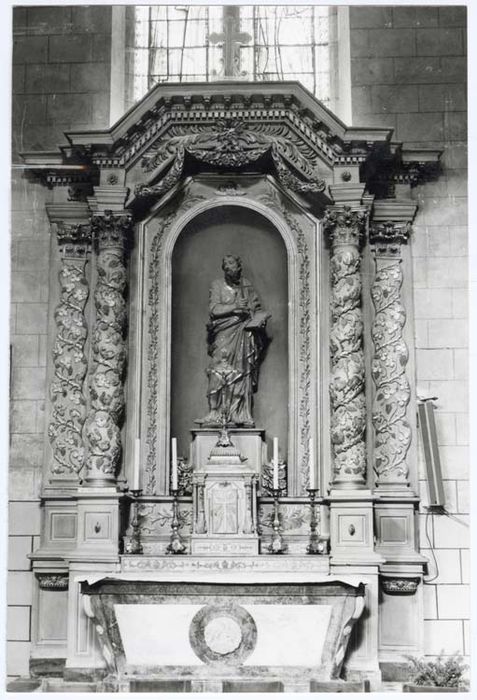retable latéral nord, statue, quatre flambeaux - © Ministère de la Culture (France), Médiathèque du patrimoine et de la photographie, diffusion GrandPalaisRmn Photo