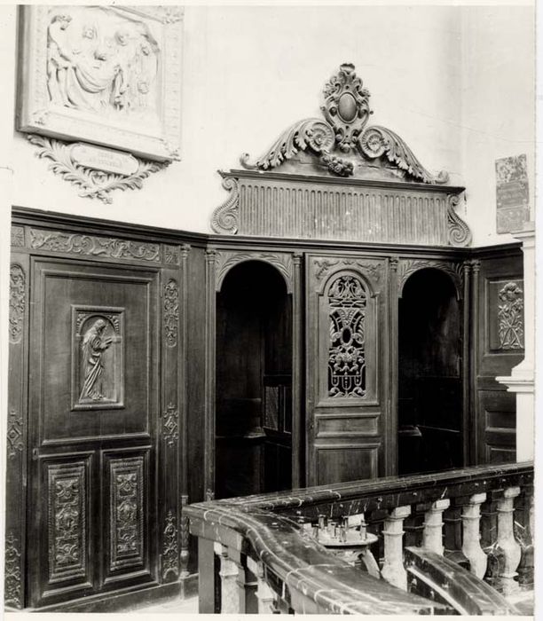 deux confessionnaux et leurs lambris de revêtement (boiseries) - © Ministère de la Culture (France), Médiathèque du patrimoine et de la photographie, diffusion GrandPalaisRmn Photo