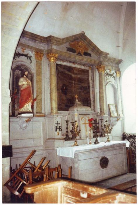 tableau : L'Adoration du Sacré-Coeur, autel, quatre flambeaux, deux chandelier