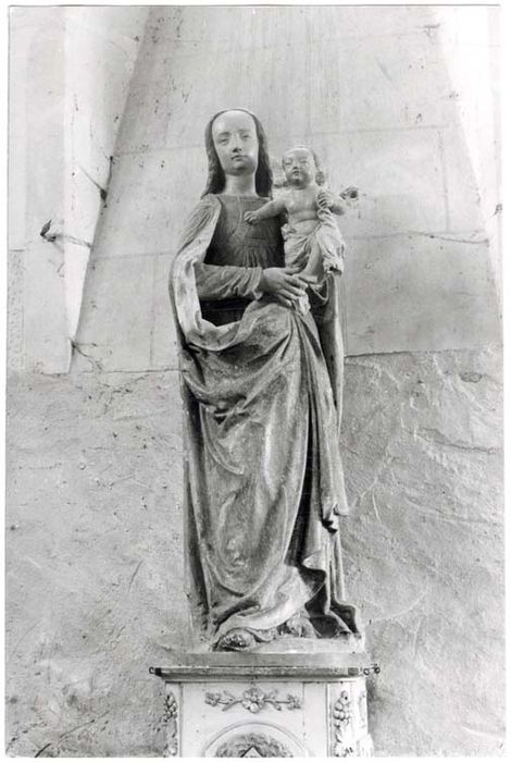 statue : Vierge à l'Enfant