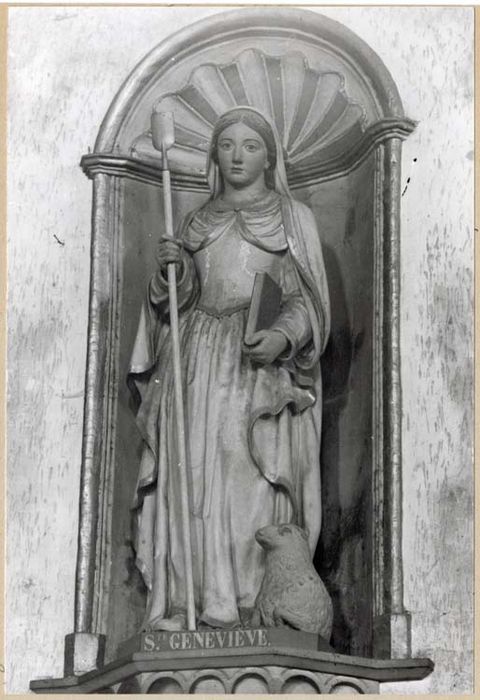 statue : Sainte Geneviève