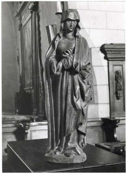 Statue : Sainte femme