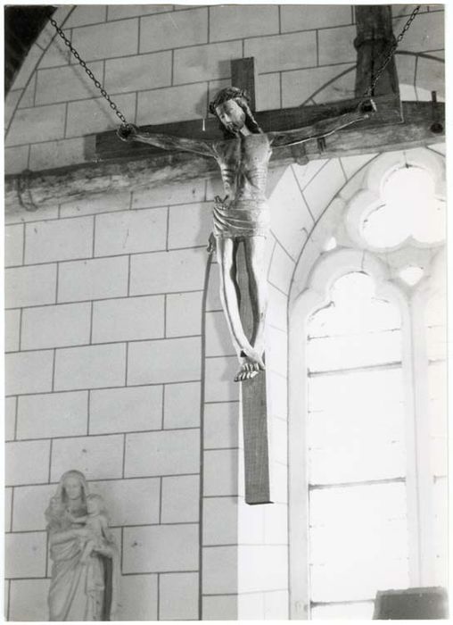 Statue : Christ en croix