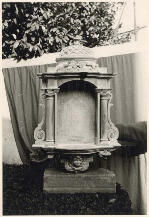 edicule du bâton de procession