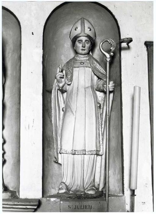 statue: Saint Julien