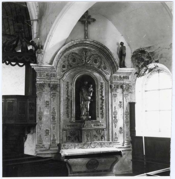 retable de Saint-Sébastien et ses trois statues : Saint Sébastien et Vierge enfant, statue moderne, (Saint Joseph à l’enfant ?)