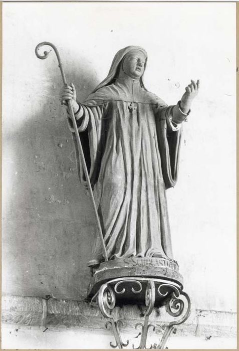 Statue : Sainte Scolastique