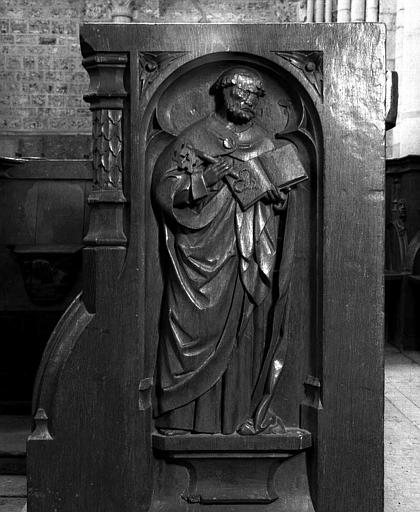 Stalles en bois sculpté, relief d'une parclose : Saint Pierre