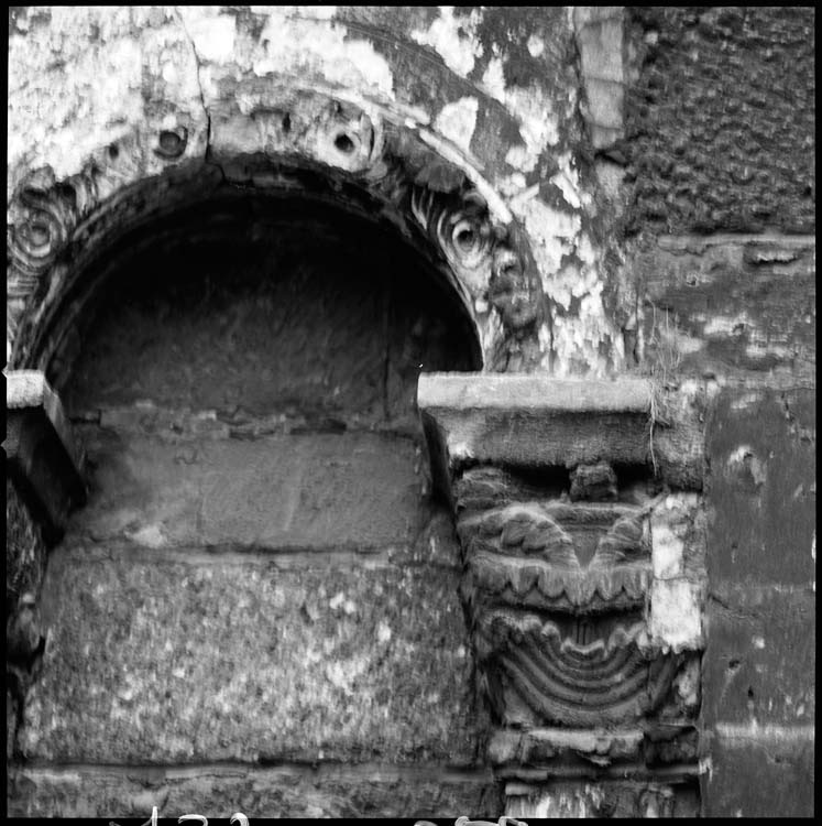 Cloître : détail d'arche aveugle