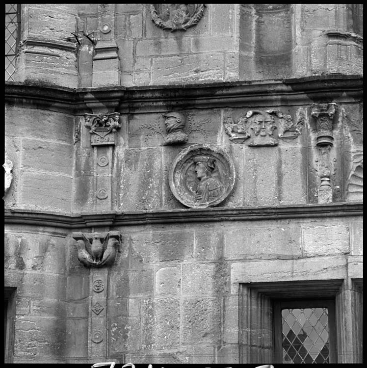 Façade sur rue : détail de l'ornementation Renaissance