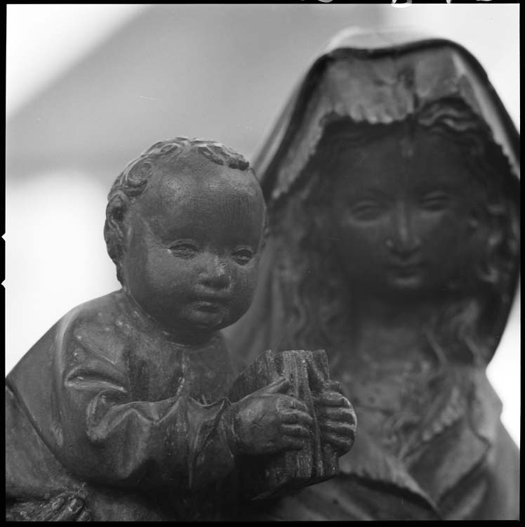 Statue : Vierge à l'Enfant, détail