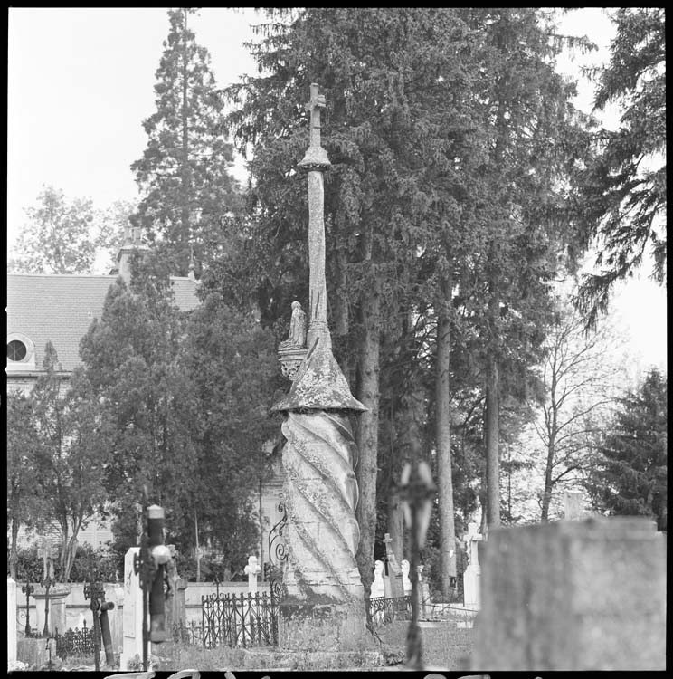 Croix de cimetière